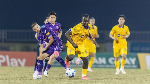  Trước vòng bán kết Cúp QG 2024/25, chiếc cúp cứu rỗi!