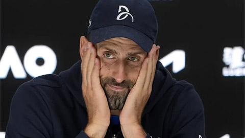  Thế giới chia hai khi Djokovic tuyên bố bỏ cuộc