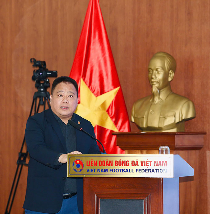 Ông Nguyễn Minh Ngọc - TGĐ Công ty VPF, Trưởng BTC các giải bóng đá chuyên nghiệp quốc gia 2024/25 chia sẻ Hội nghị triển khai công tác chuẩn bị tổ chức các giải bóng đá chuyên nghiệp Quốc gia 2025/26 - Ảnh: Đức Cường
