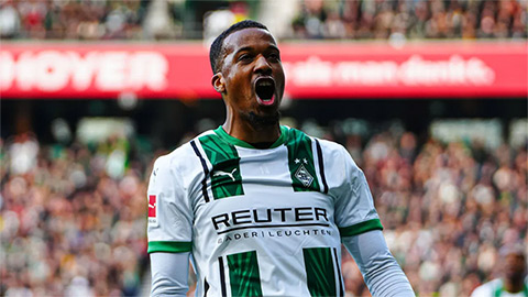  Lập hat-trick đáng nhớ, tiền đạo M'Gladbach đi vào lịch sử Bundesliga