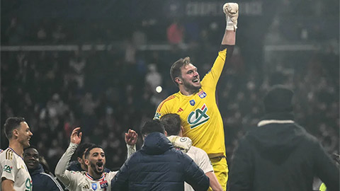  Thủ môn xuất sắc nhất thế giới đang ẩn dật ở Lyon!