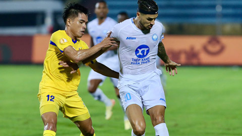  Tiền vệ sắp nhập tịch Việt Nam nói gì khi bị Nam Định gạch tên?