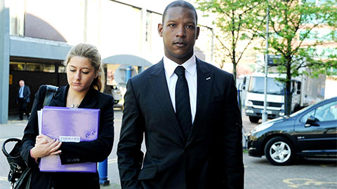  Cựu sao Newcastle quấy rối tình dục gái lạ ngay trên taxi