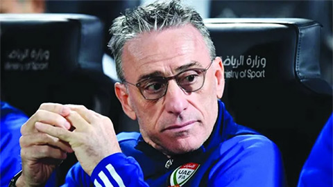  Thầy cũ Ronaldo bất ngờ bị sa thải