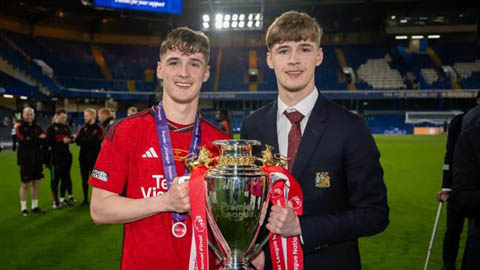  Cặp song sinh của U21 MU đeo băng đội trưởng cho 2 đội tuyển khác nhau