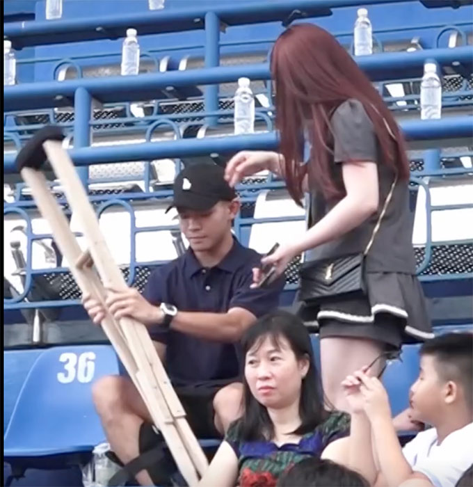 Vĩ Hào chống nạng - Ảnh: Giấc mơ vô địch 