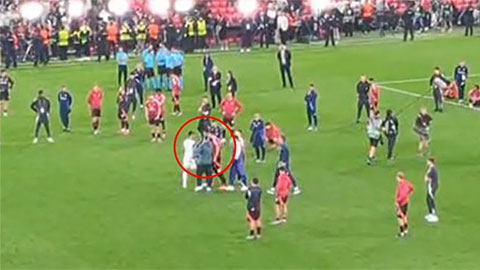  Maguire suýt choảng nhau với Romero sau trận MU thua Tottenham