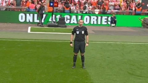  Cảnh tượng chưa từng có trong trận chung kết thăng hạng của Sunderland 