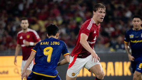  CĐV MU nổi giận khi đội nhà thua bạc nhược thầy trò Kim Sang Sik