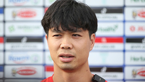  Công Phượng mất vài giây để nhớ tên HLV Kim Sang Sik