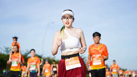  Loan Barbie khoe hình ảnh ướt nhẹp khi chạy bộ