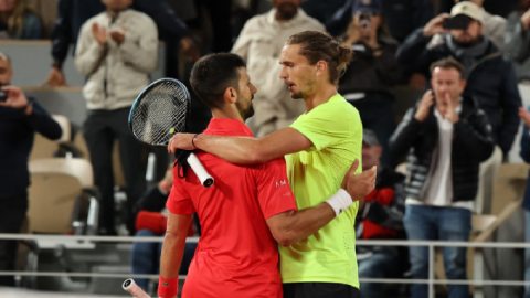 Novak Djokovic ngược dòng đỉnh cao hạ Zverev, hẹn đấu Sinner ở bán kết Roland Garros