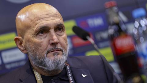  Hàng thủ Italia tan tác trước màn đụng độ Haaland