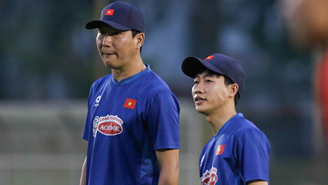  Vì sao HLV Kim Sang Sik nổi giận với cầu thủ Việt Nam ở Malaysia? 