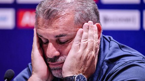  Ange Postecoglou, oan ức gì, than khóc gì?