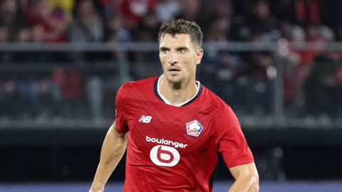  Hậu vệ của Lille sẵn sàng đi xe đạp tới Anh nếu được MU ký hợp đồng