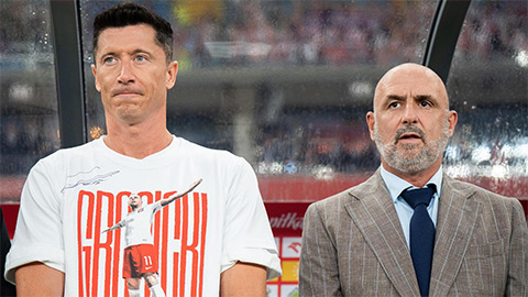  Robert Lewandowski làm phản