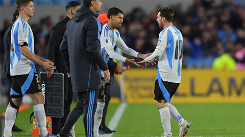  Messi yêu cầu được thay ra khi Argentina gặp khó và sự đối nghịch với Ronaldo