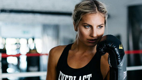 Cận cảnh vẻ đẹp khó cưỡng của nữ võ sĩ xinh đẹp nhất thế giới, Lauryn Eagle