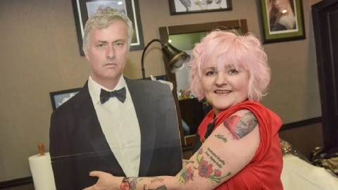  Bà ngoại U70 nguyện dâng hiến cho Jose Mourinho