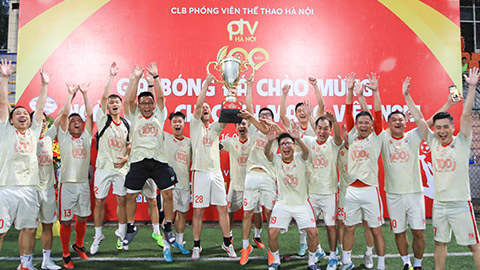  Văn Quyết giúp HLV Polking có chức vô địch đầu tiên ở Việt Nam