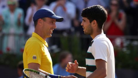  'Vua đất nện' Carlos Alcaraz lập kỳ tích 250 trận thắng, tiến vào chung kết Queen’s Club