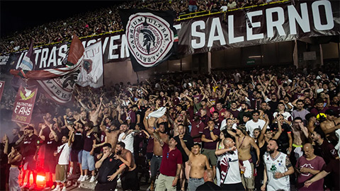  Bạo loạn xảy ra khiến trận play-off trụ hạng ở Italia bị hủy