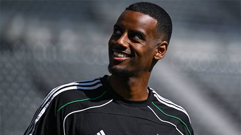  Newcastle chơi lớn với Alexander Isak