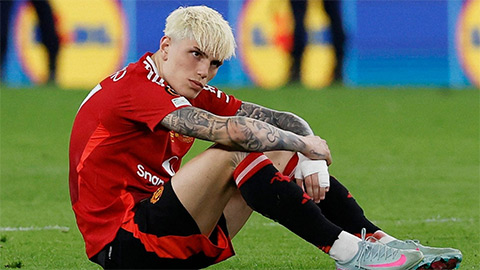  MU phải trả tiền để tống khứ cầu thủ hè này