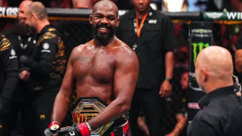  Jon Jones bị buộc tội trước khi giải nghệ