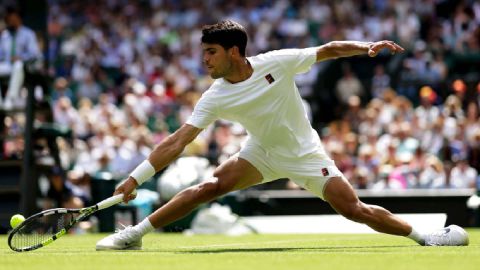  Wimbledon 2025: Carlos Alcaraz thoát hiểm ngoạn mục sau 5 set dưới nắng cháy London
