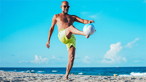  Guardiola cảnh báo học trò về sấm sét và cá mập