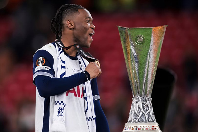 Real Madrid và AC Milan quan tâm đến Udogie