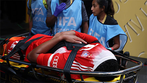  Neuer nổi cáu với Donnarumma vì khiến Musiala chấn thương