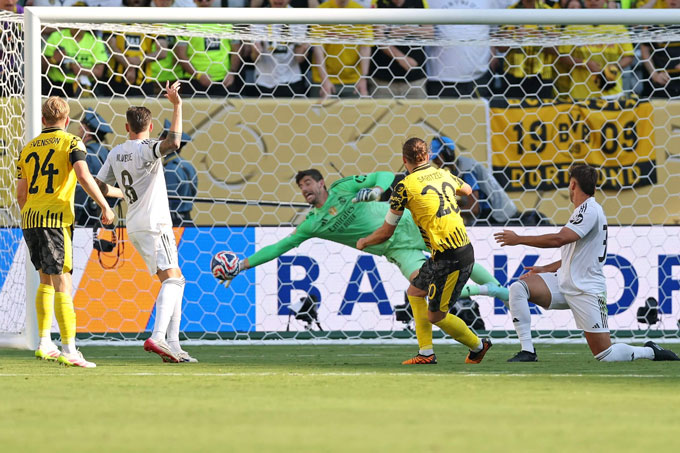 Real vẫn cho thấy nhiều sơ hở, đặc biệt là trong 10 phút cuối trận gặp Dortmund