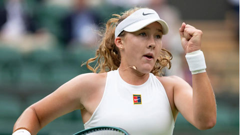  Mirra Andreeva 'bay' vào tứ kết Wimbledon với sự cổ vũ của Roger Federer