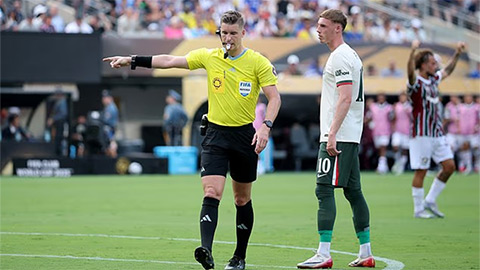  Trọng tài giải thích lý do VAR hủy quả phạt đền của Fluminense