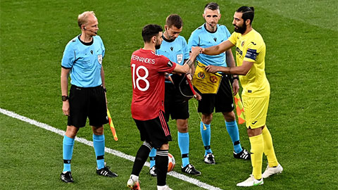  Leeds trở thành nạn nhân đầu tiên của MU