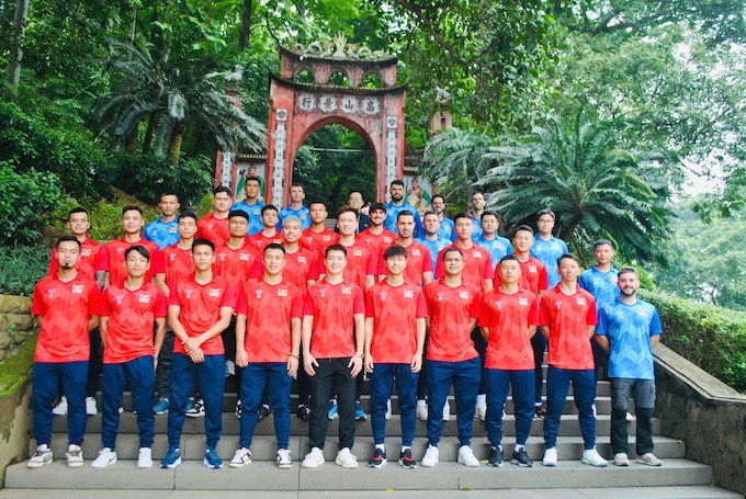 Tân binh Ninh Binh trong lần viếng Đền Vua Hùng. Ảnh: CTV