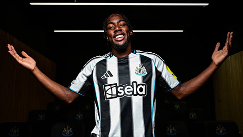  Anthony Elanga ra mắt Newcastle, MU hưởng lợi