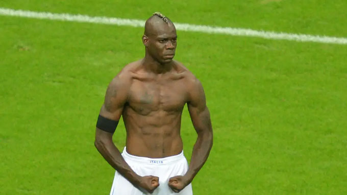 Balotelli chứa đầy mâu thuẫn