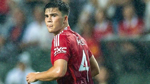  Vì sao Harry Amass không góp mặt trong đội hình MU đấu với Leeds?