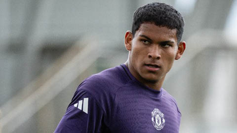  Tân binh Diego Leon nhận số áo đầy thử thách tại MU