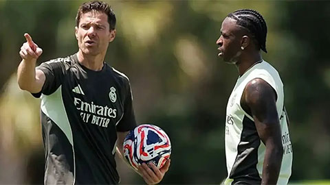 Niềm hi vọng của Vinicius đặt vào... Xabi Alonso