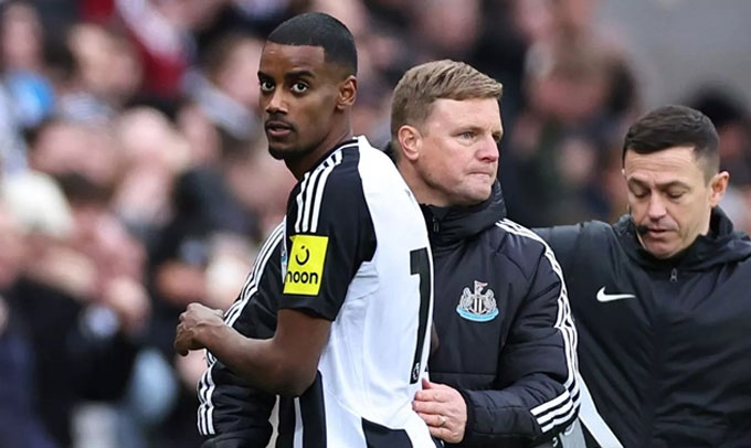 HLV Eddie Howe ẩn ý Isak muốn ra đi nhưng Newcastle không muốn bán