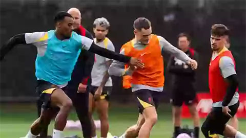  Arne Slot thẳng tay loại hai ngôi sao lớn của Liverpool