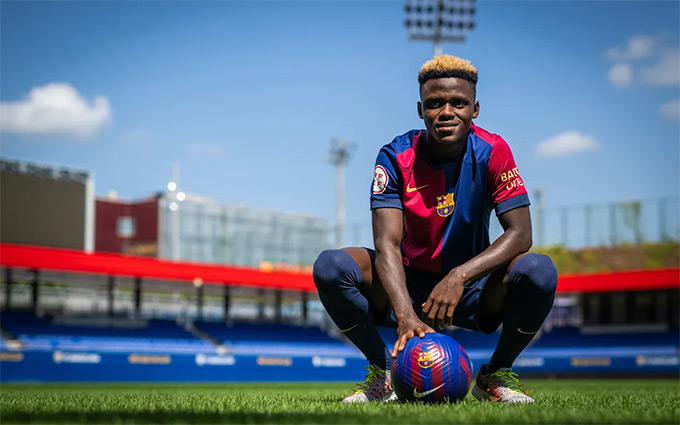 Barca mượn thành công Aziz thêm một mùa giải