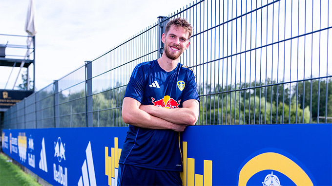 Stach là tân binh thứ 6 của Leeds mùa hè 2025