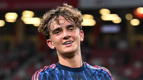  Thần đồng 15 tuổi của Arsenal 'quẩy nát' Newcastle