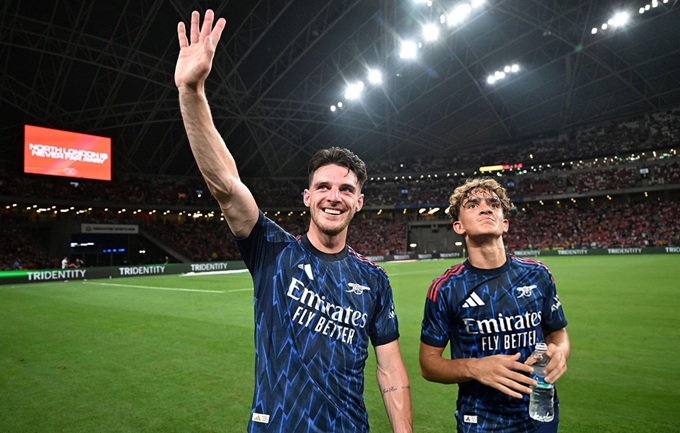Declan Rice mô tả Dowman (phải) là "cầu thủ 15 tuổi xuất sắc nhất nước Anh"